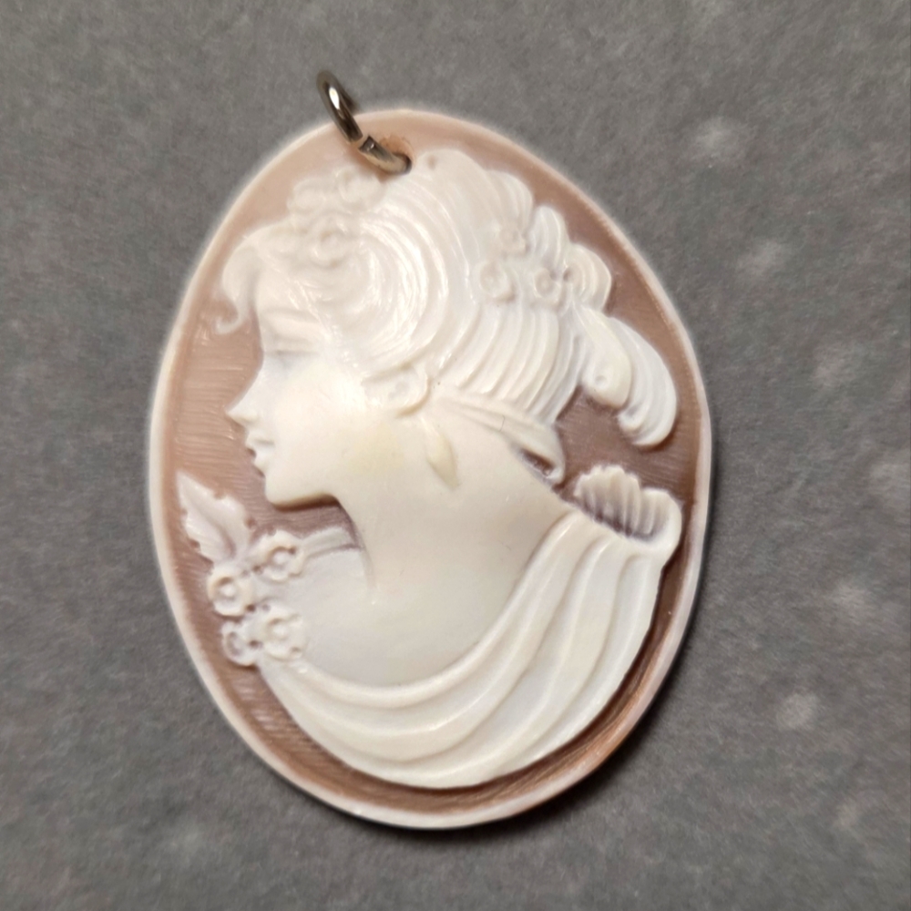 Vintage Cameo Pendant